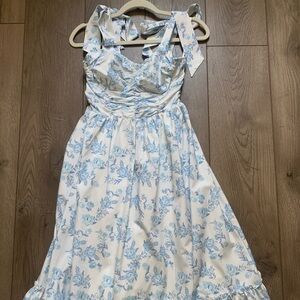 Beautiful floral maxi dress!